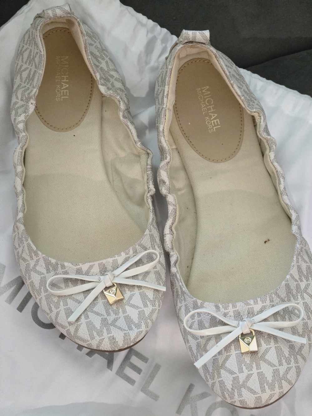 Michael Kors Juliette Ballet Flat Vanilla MK Logo  Sz 8 - Minor Flaws disclosed*